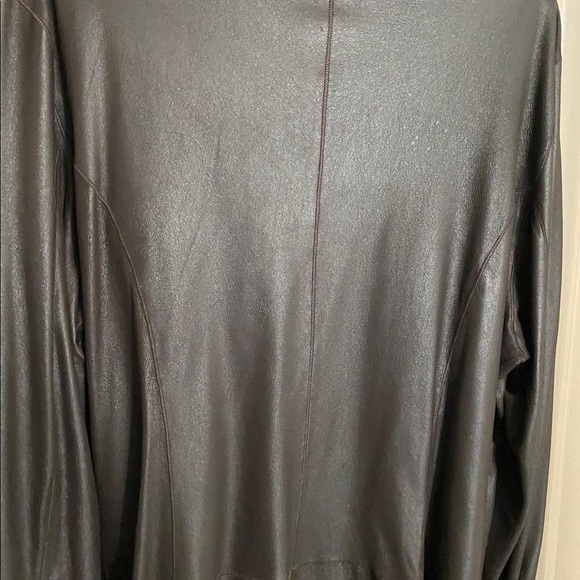 Very light womens put on coat - Picture 3 of 6